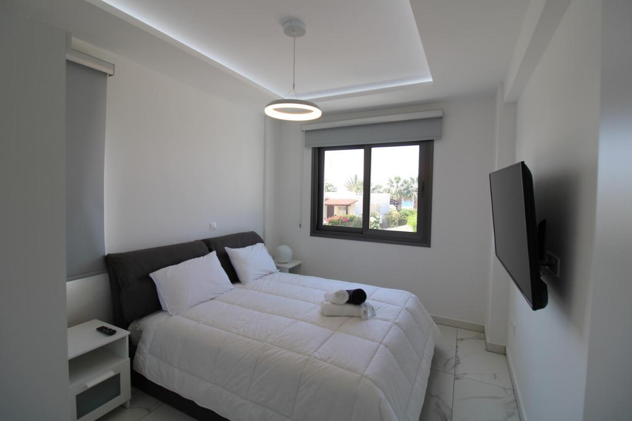 42 Beach Coast Apartment Полис Экстерьер фото